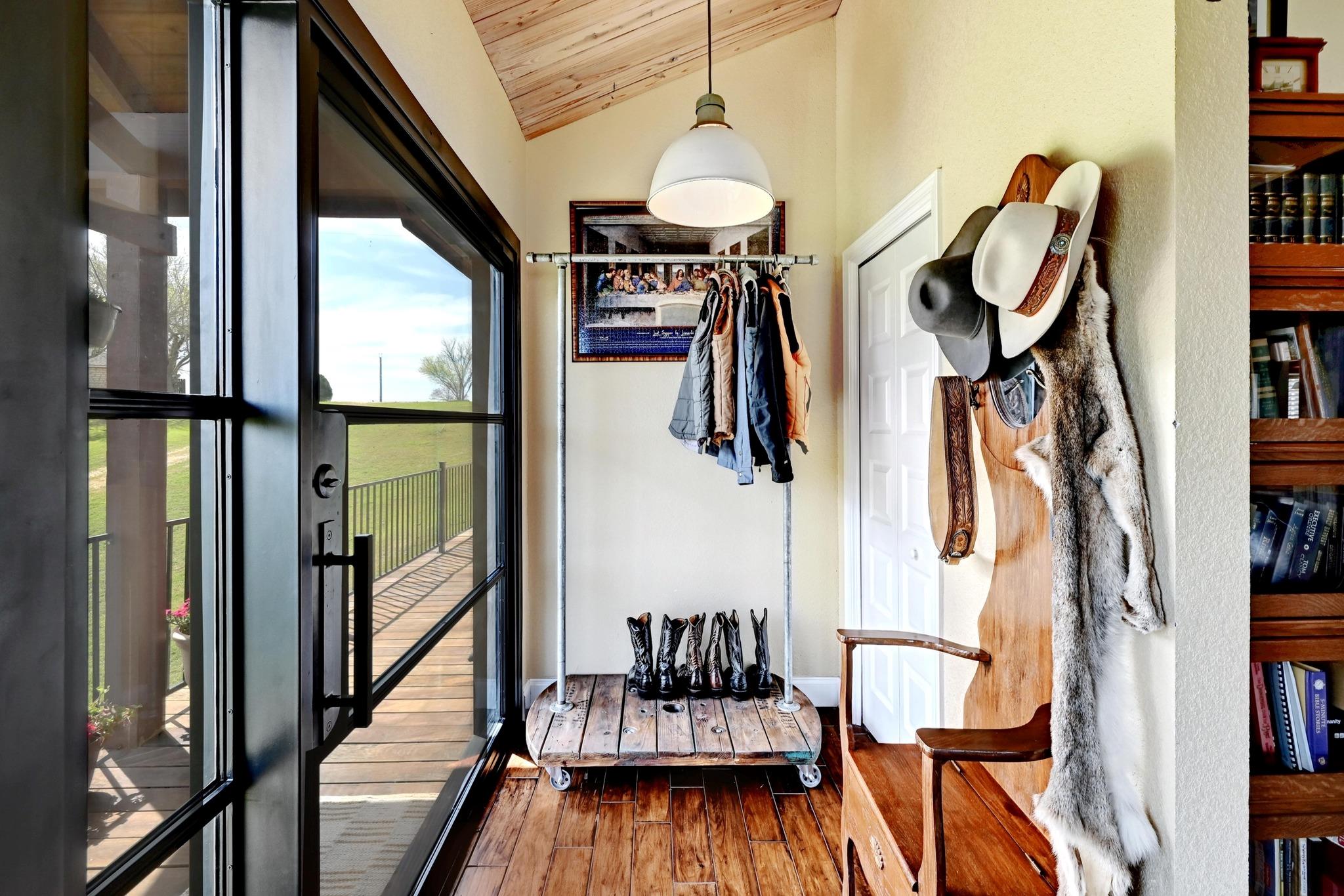 Image 7 of 39 For 398 Redbird Ln