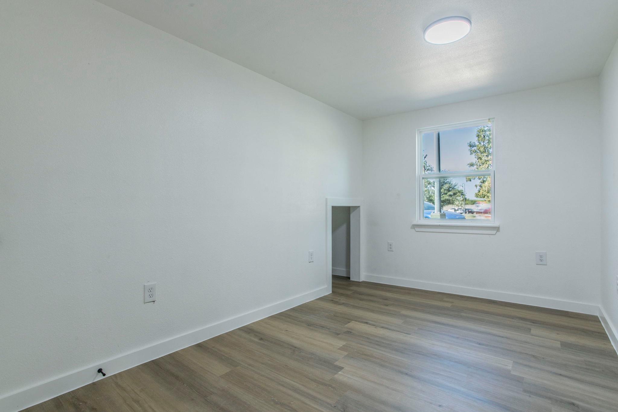 Image 12 of 15 For 2215 Elmendorf St C