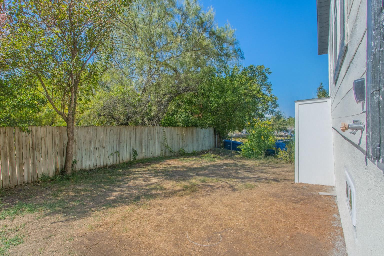 Image 13 of 15 For 2215 Elmendorf St C