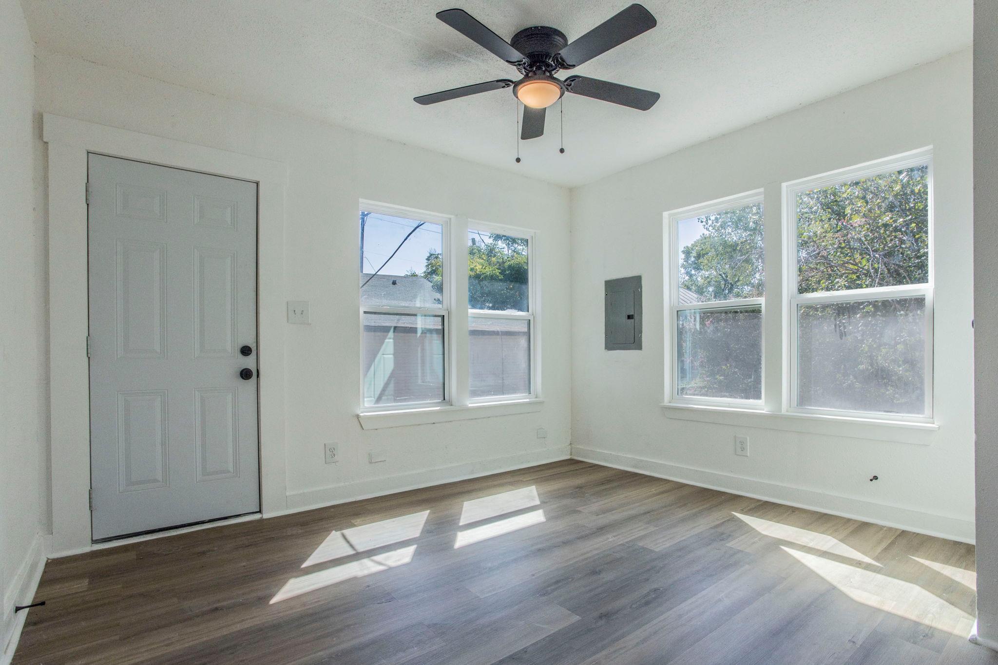 Image 2 of 15 For 2215 Elmendorf St C