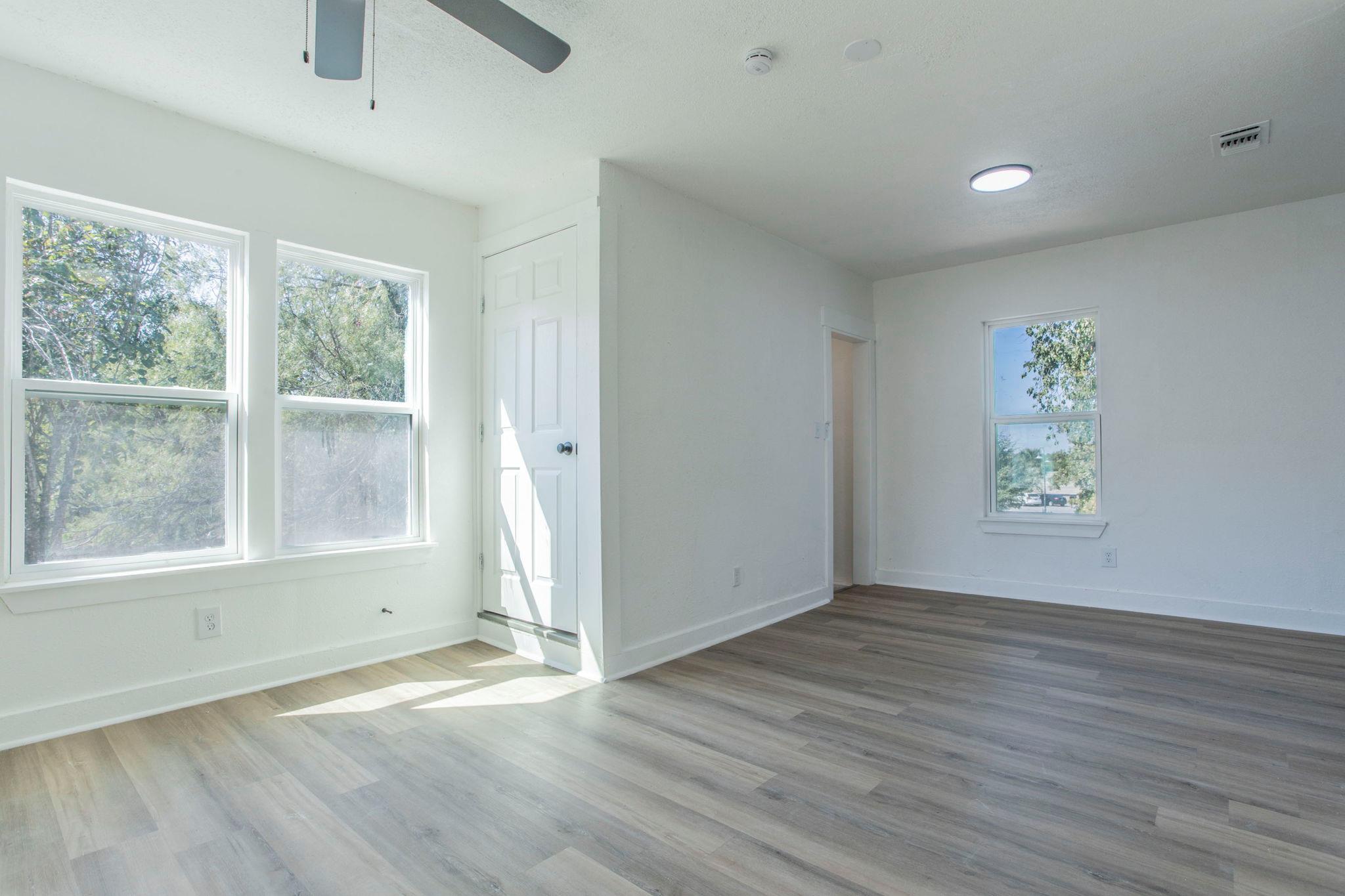 Image 3 of 15 For 2215 Elmendorf St C