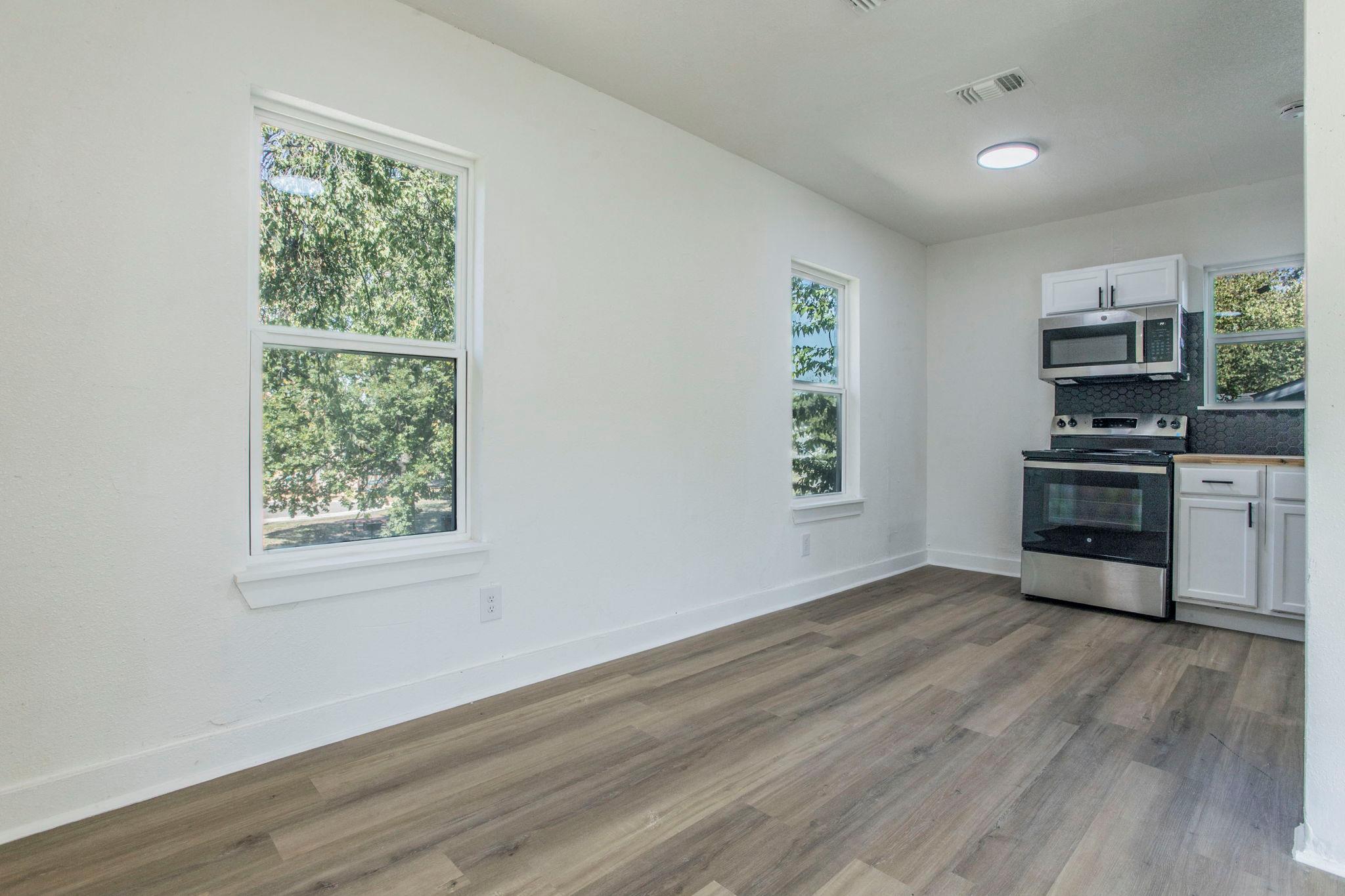 Image 7 of 15 For 2215 Elmendorf St C