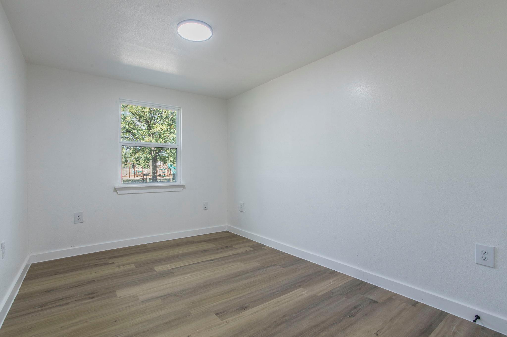 Image 8 of 15 For 2215 Elmendorf St C