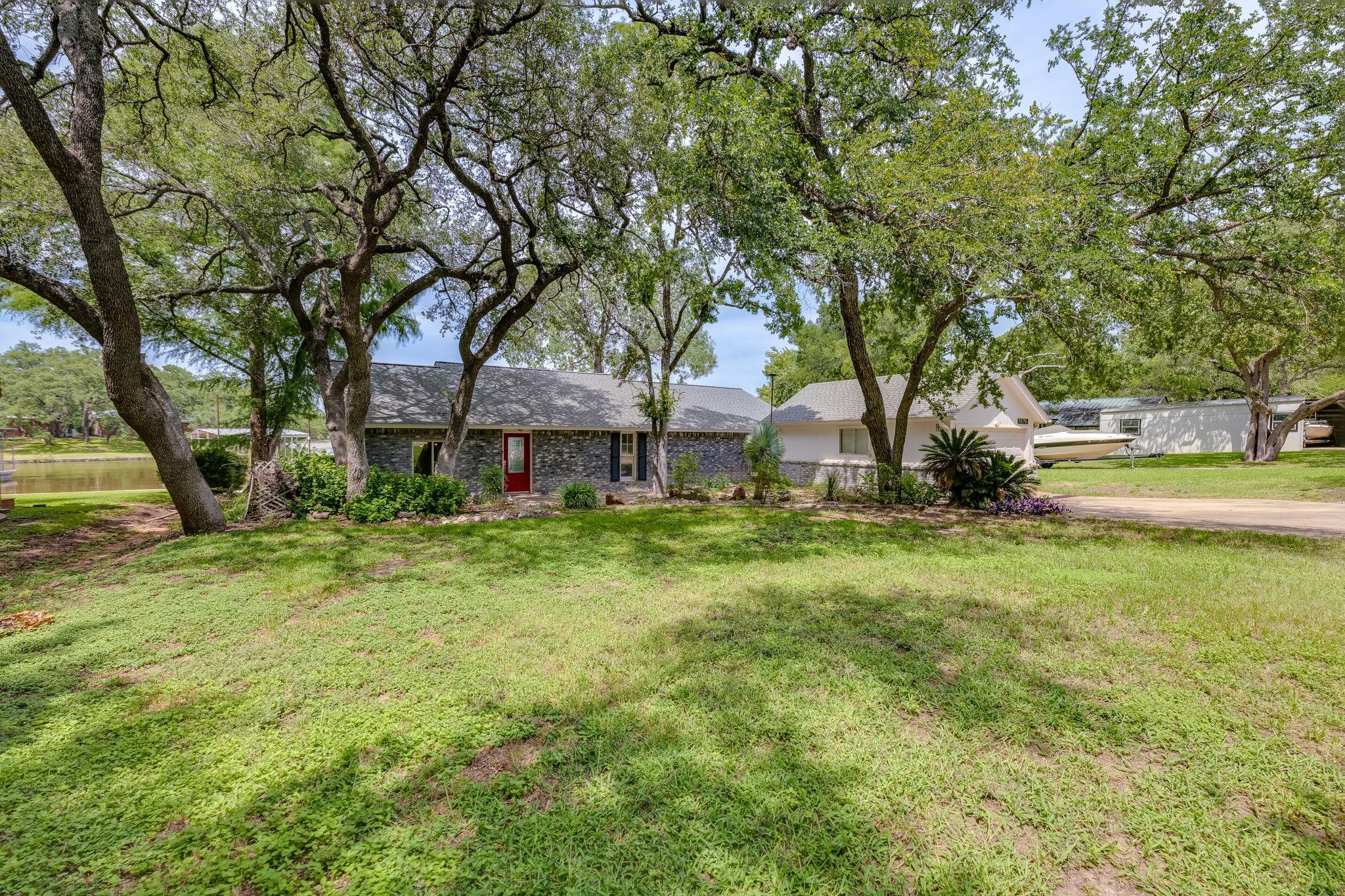 Details for 214 Island Lodges Dr, Buchanan Dam, TX 78609