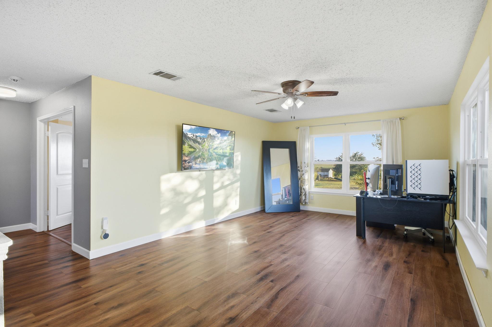 Image 12 of 36 For 4020 Grassland Ln