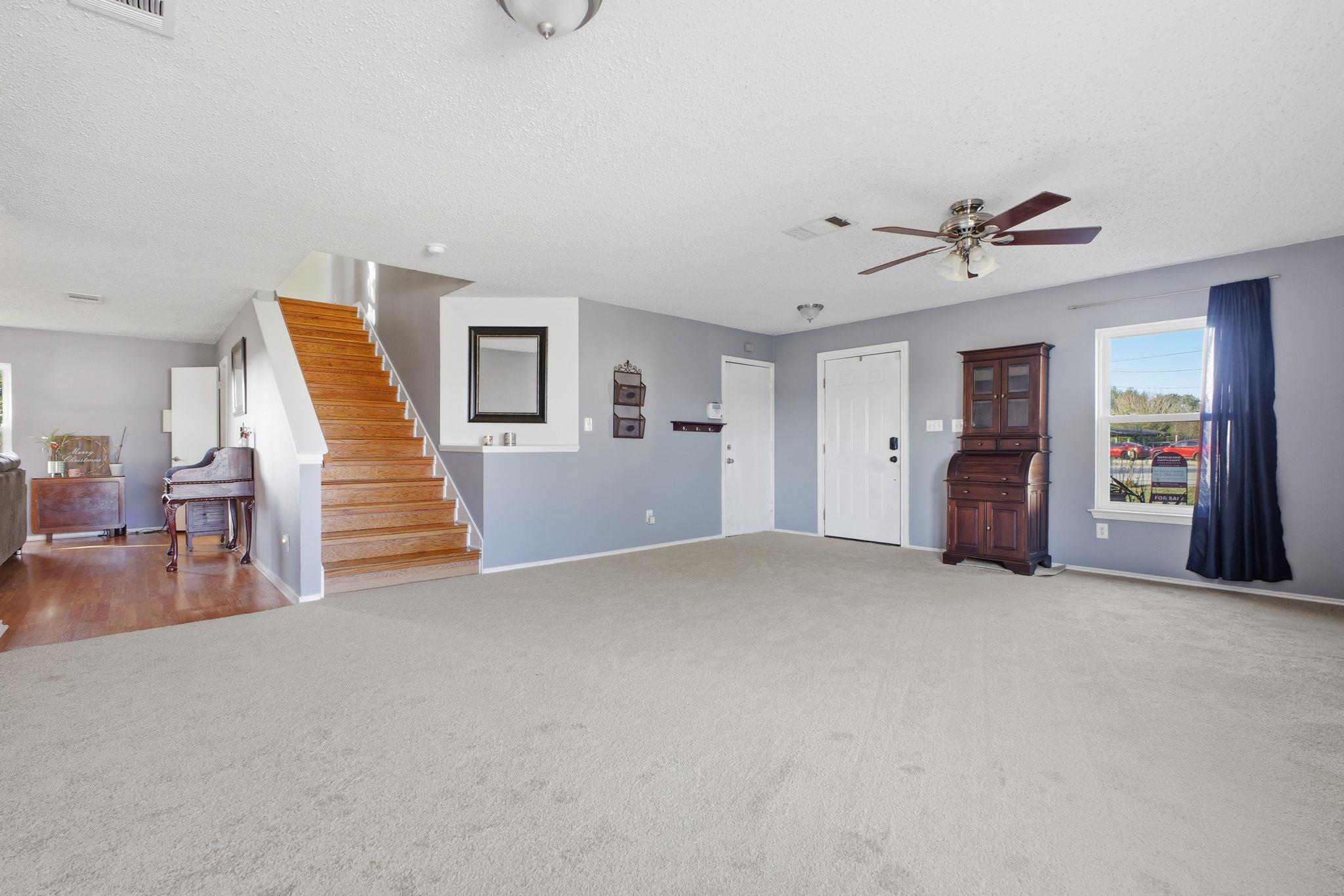 Image 4 of 36 For 4020 Grassland Ln