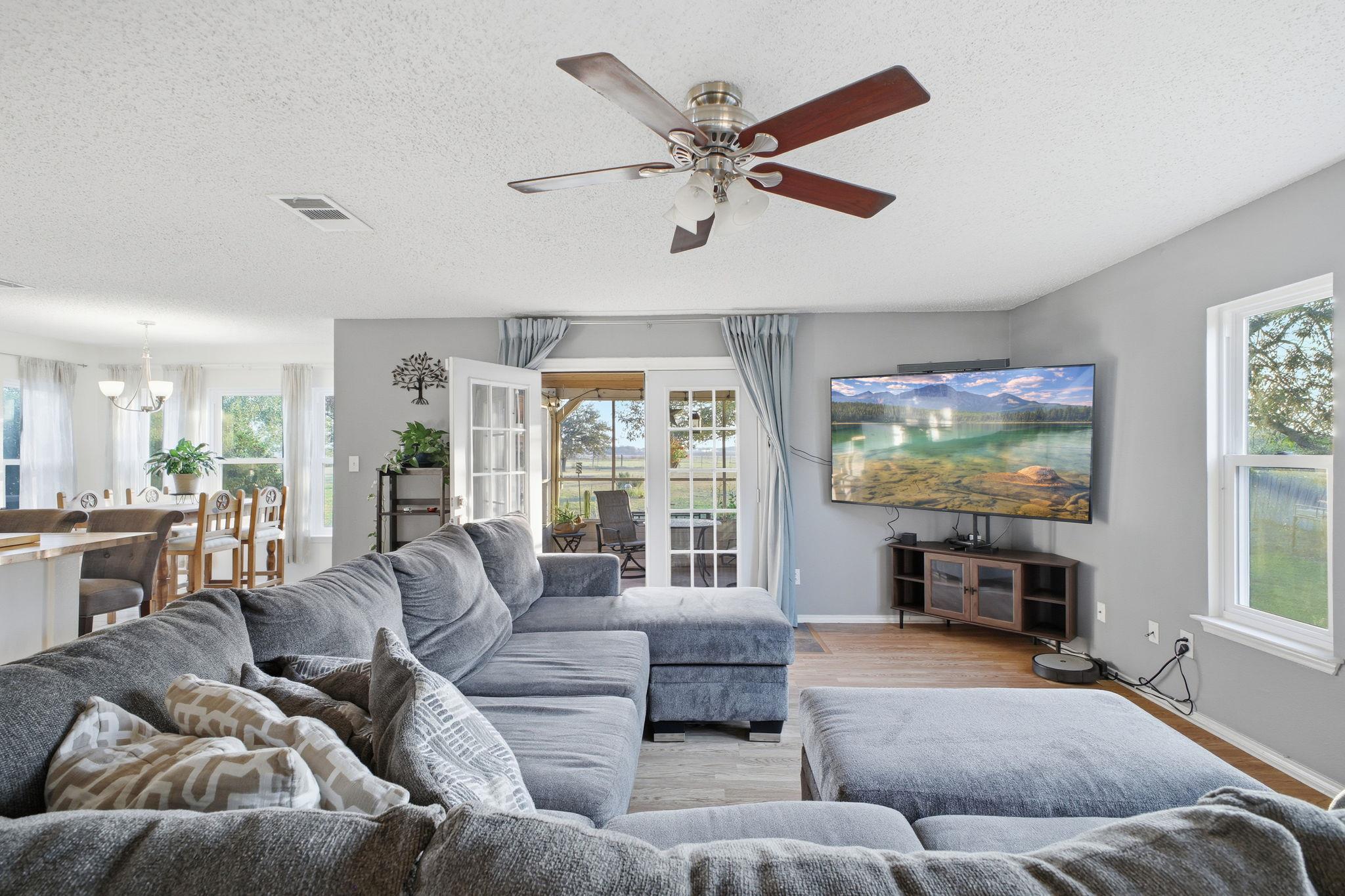 Image 5 of 36 For 4020 Grassland Ln