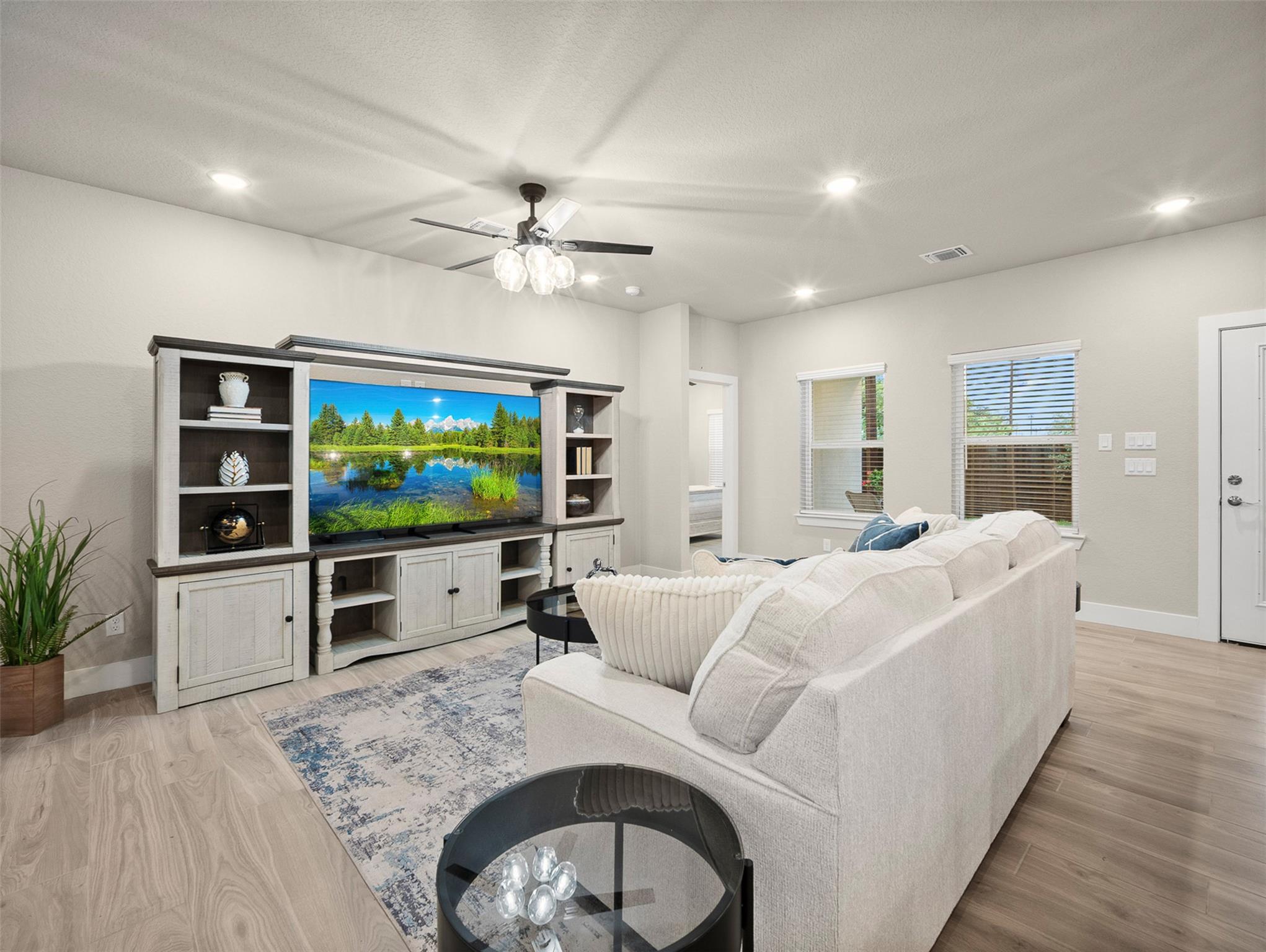 Image 5 of 35 For 5338 Howard St St