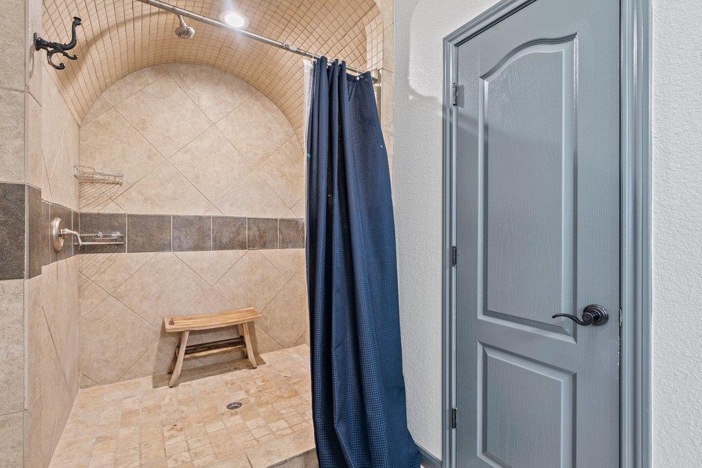 Image 17 of 40 For 209 Lakeview Cir