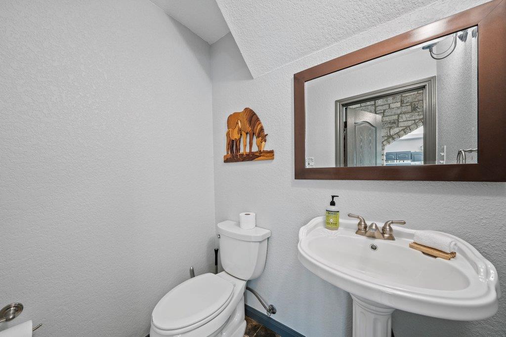 Image 19 of 40 For 209 Lakeview Cir
