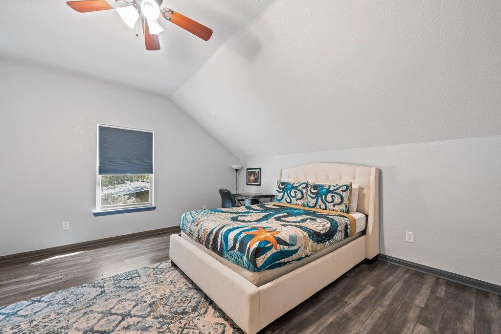 Image 21 of 40 For 209 Lakeview Cir