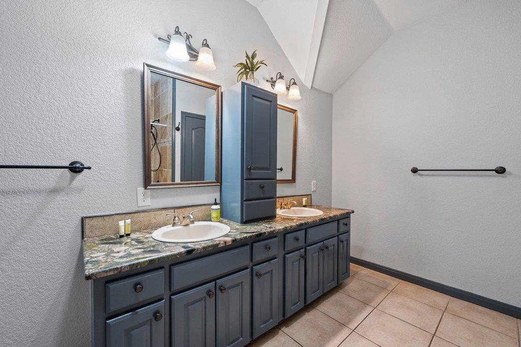 Image 23 of 40 For 209 Lakeview Cir