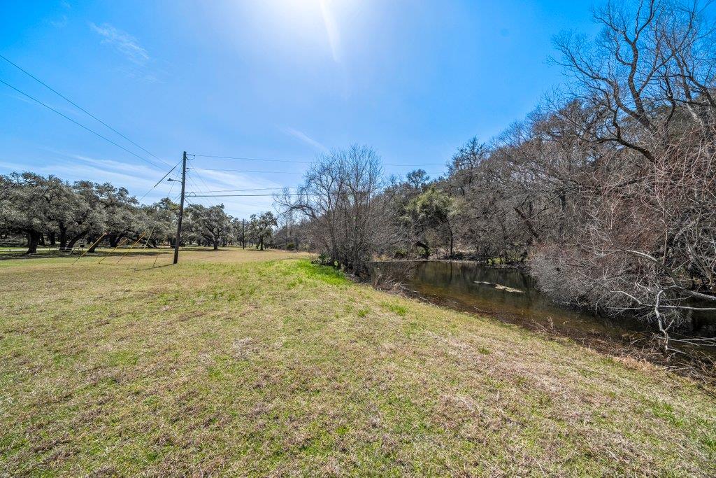 Image 37 of 40 For 209 Lakeview Cir