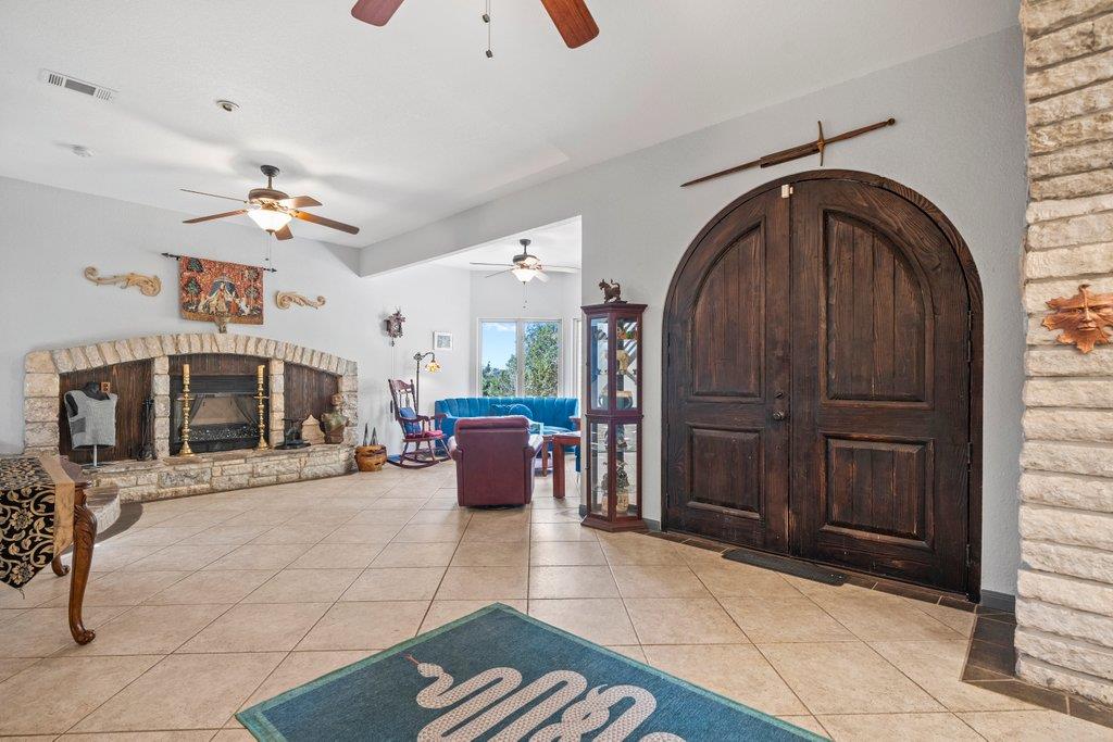Image 4 of 40 For 209 Lakeview Cir