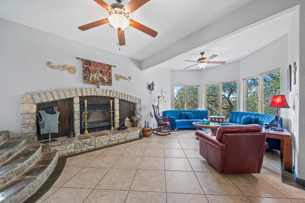 Image 5 of 40 For 209 Lakeview Cir