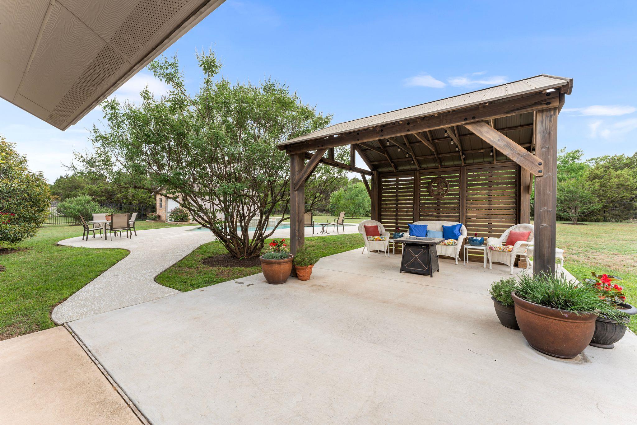 Image 16 of 40 For 221 Breakaway Rd