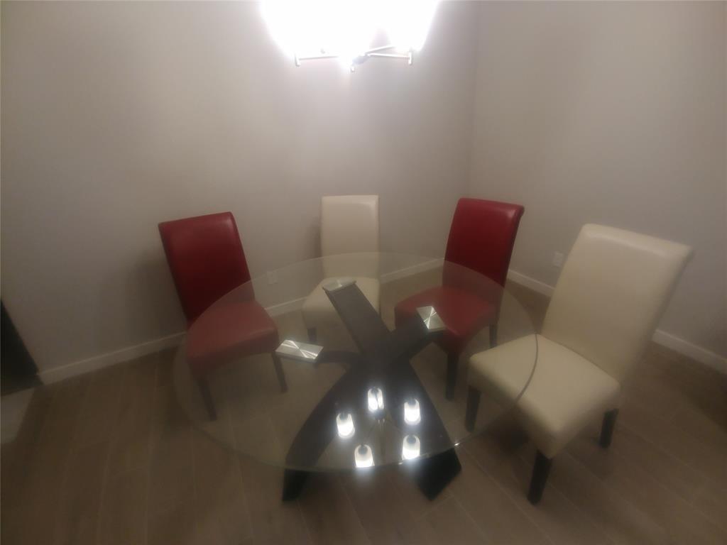 Image 8 of 15 For 2216 Avery Vlg 2214