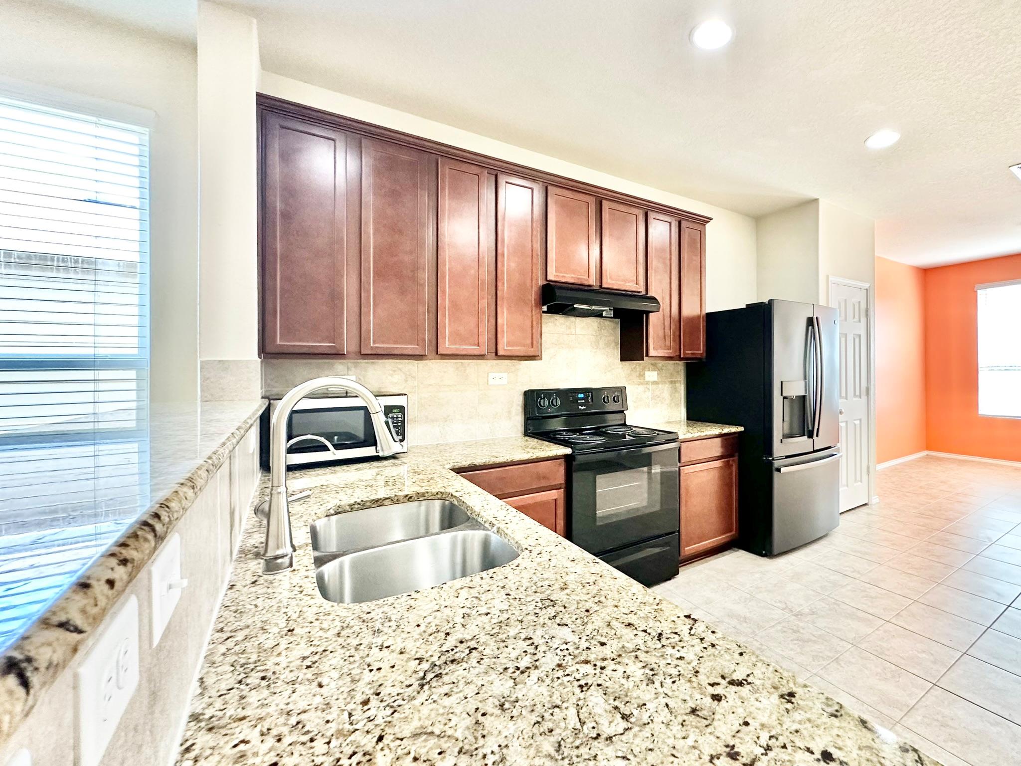 Image 18 of 23 For 339 Mistflower