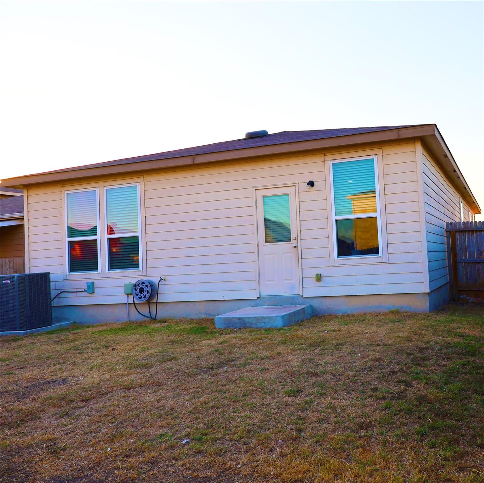 Image 22 of 23 For 339 Mistflower