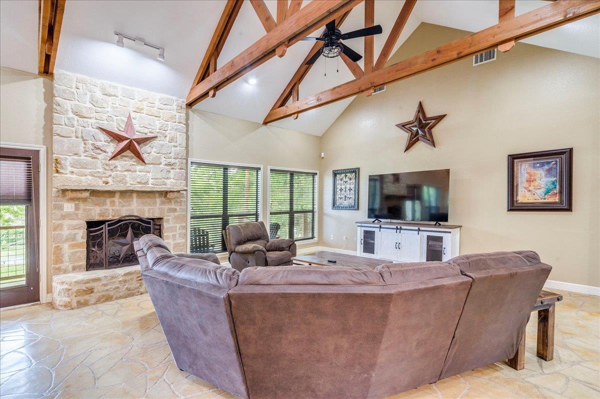 Image 11 of 39 For 302 Guadalupe River Dr