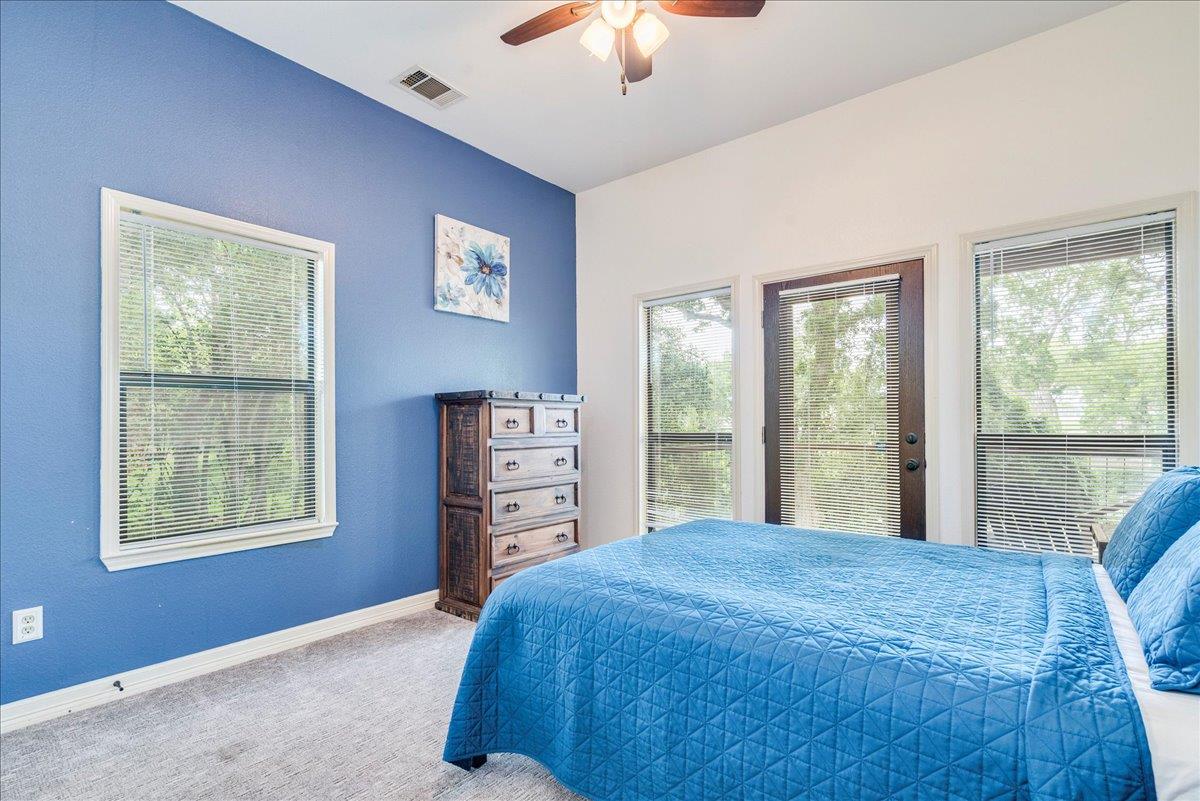 Image 21 of 39 For 302 Guadalupe River Dr