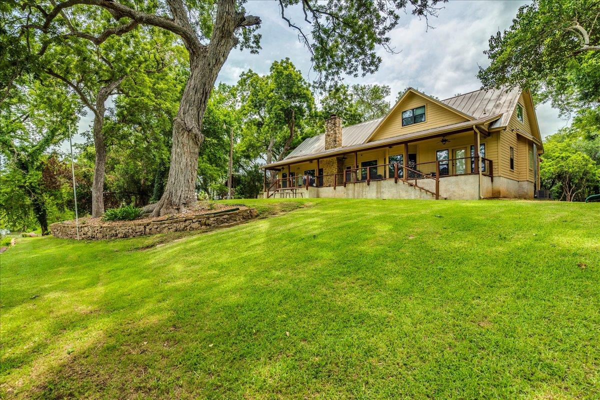 Image 33 of 39 For 302 Guadalupe River Dr