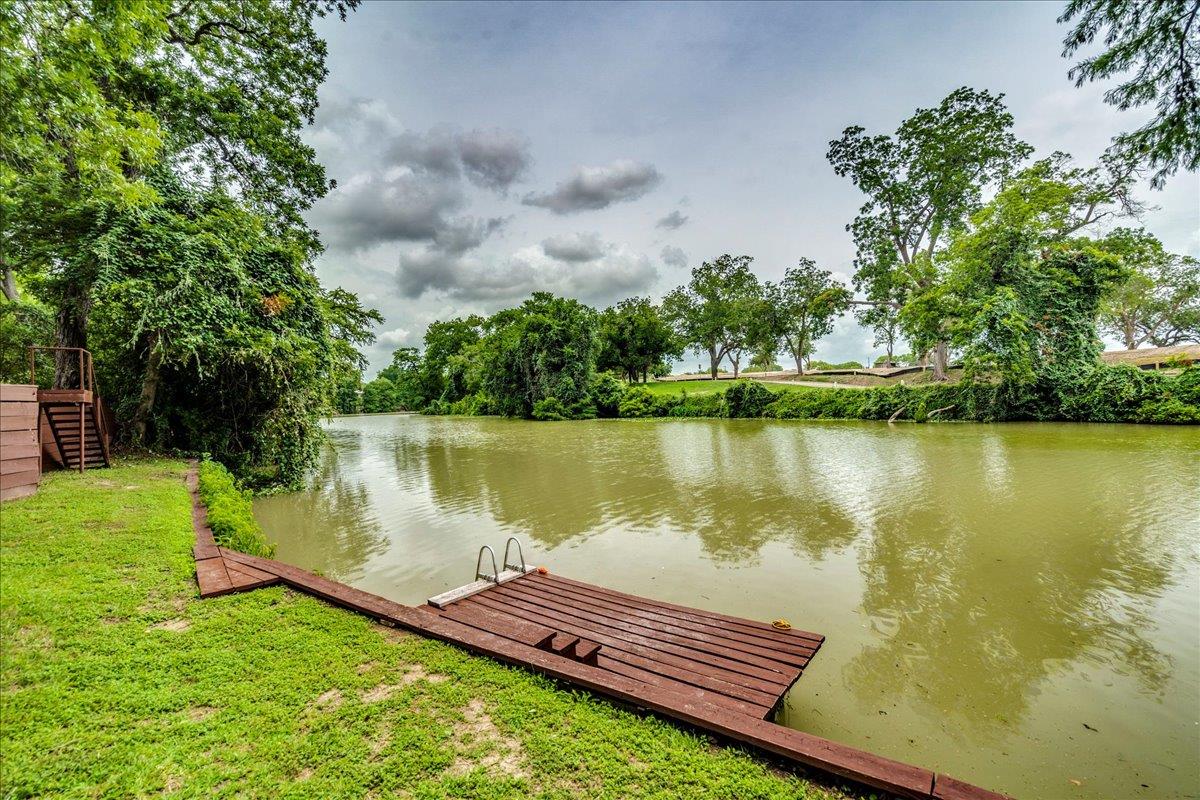 Image 35 of 39 For 302 Guadalupe River Dr