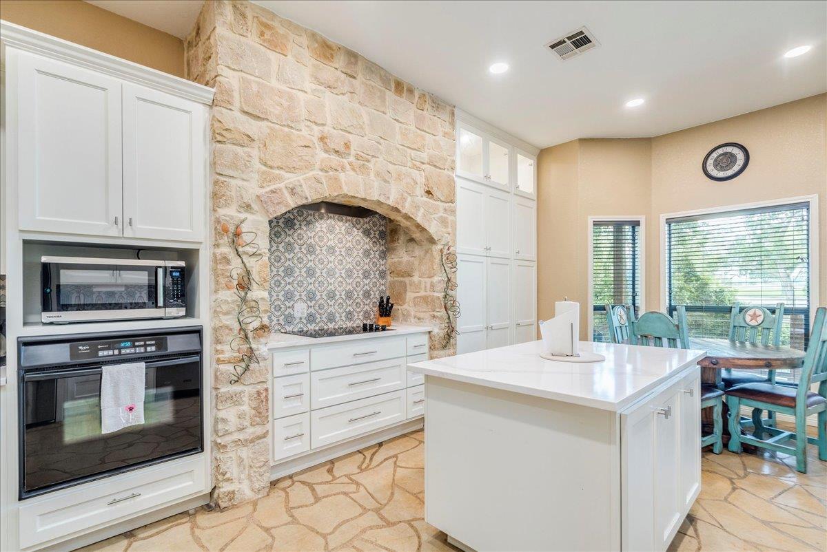 Image 5 of 39 For 302 Guadalupe River Dr