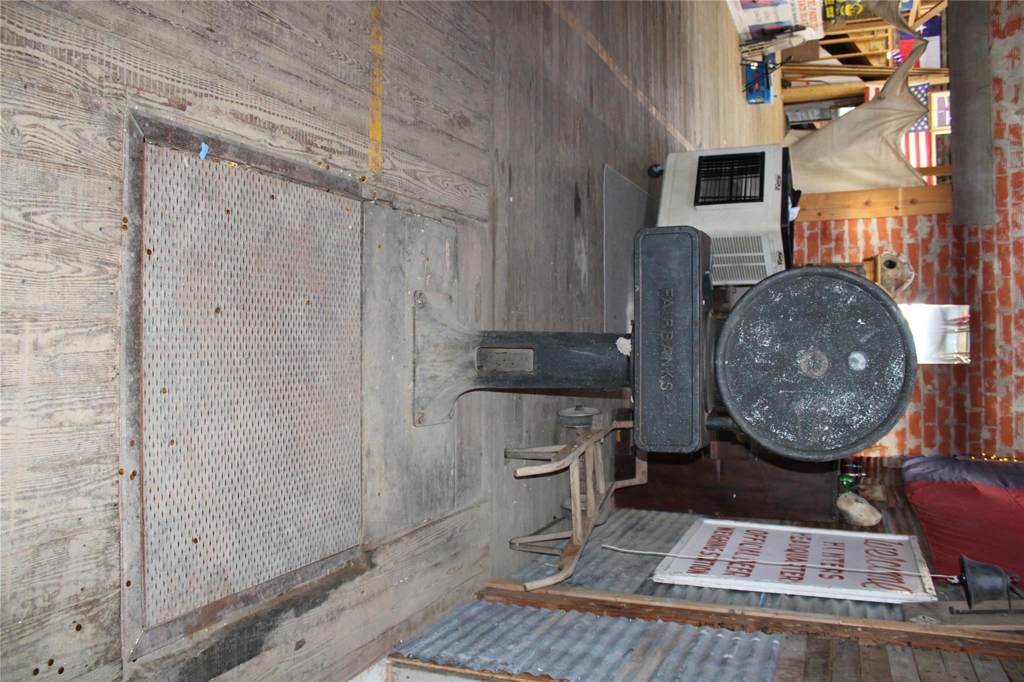 Image 10 of 18 For 702 Pecan St