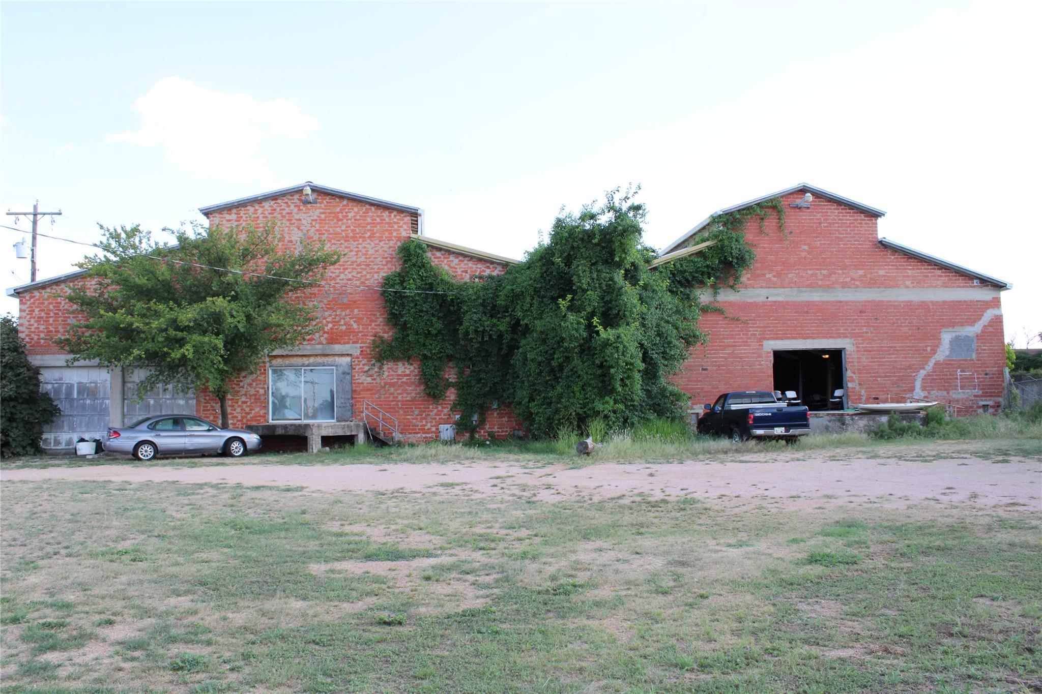 Image 4 of 18 For 702 Pecan St