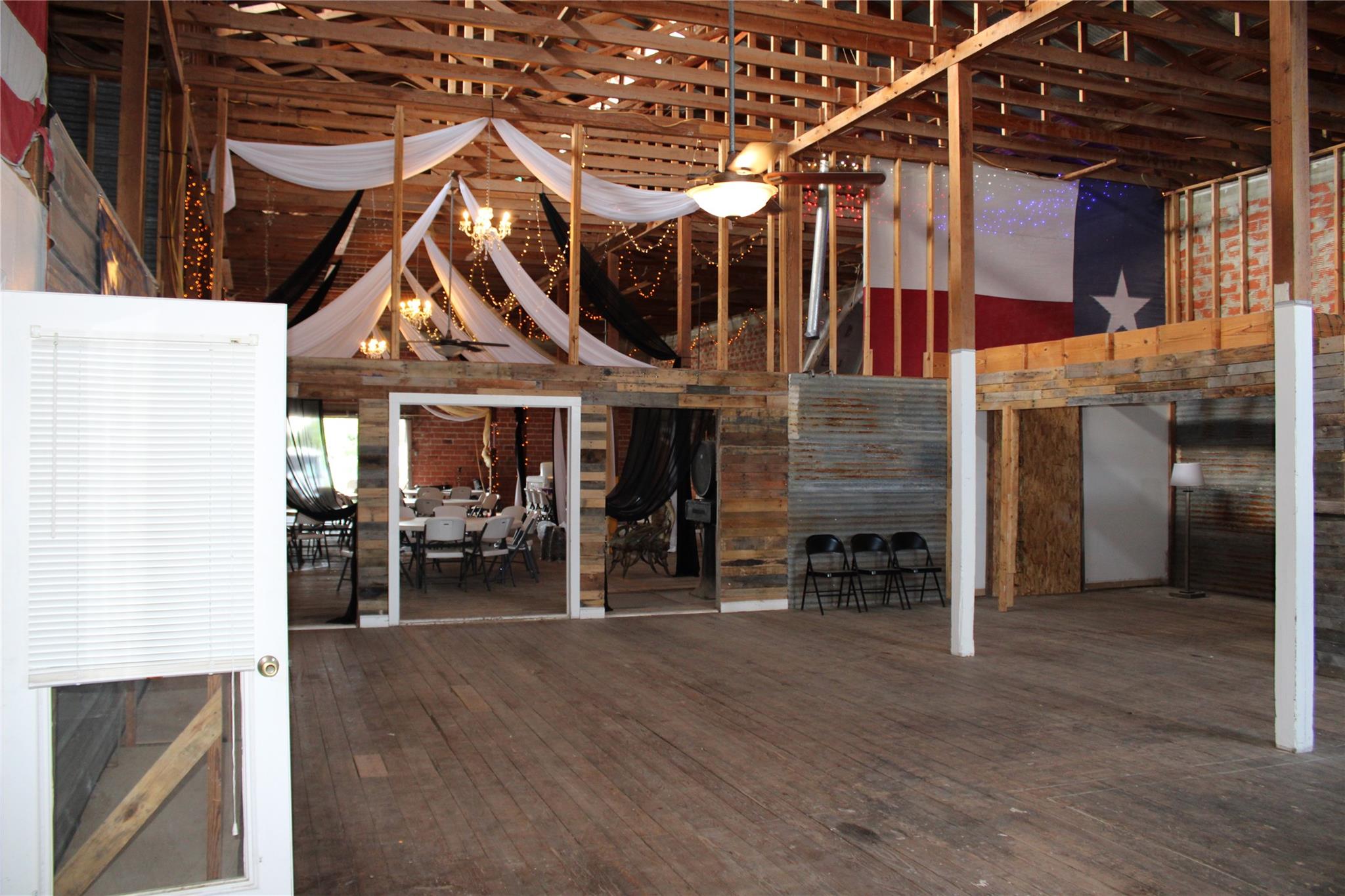 Image 7 of 18 For 702 Pecan St