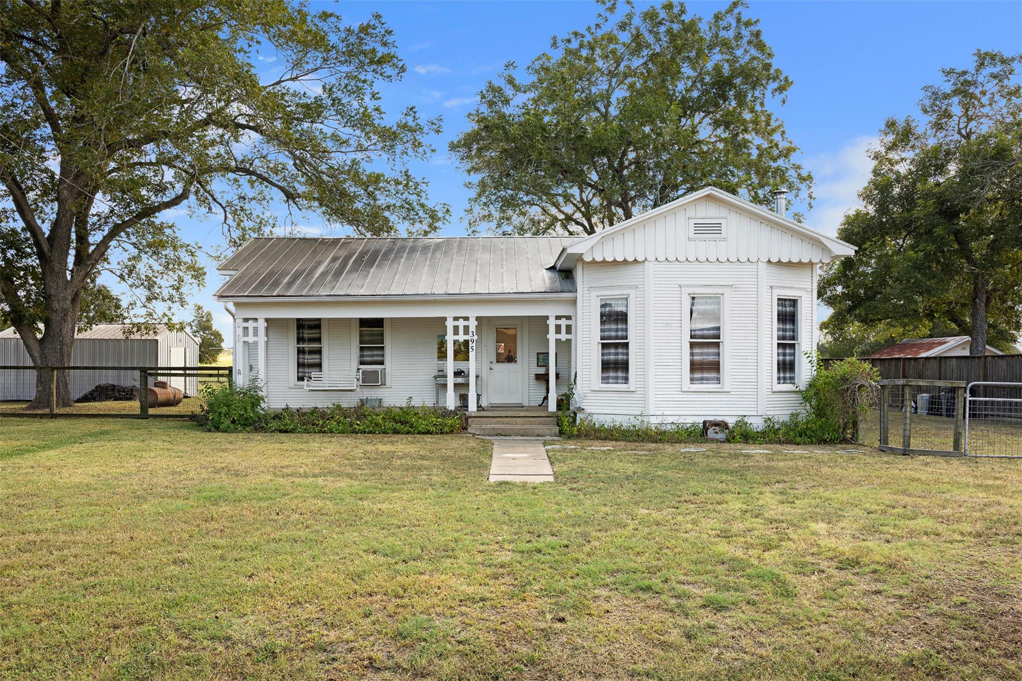 Details for 395 Centennial St, Carmine, TX 78932