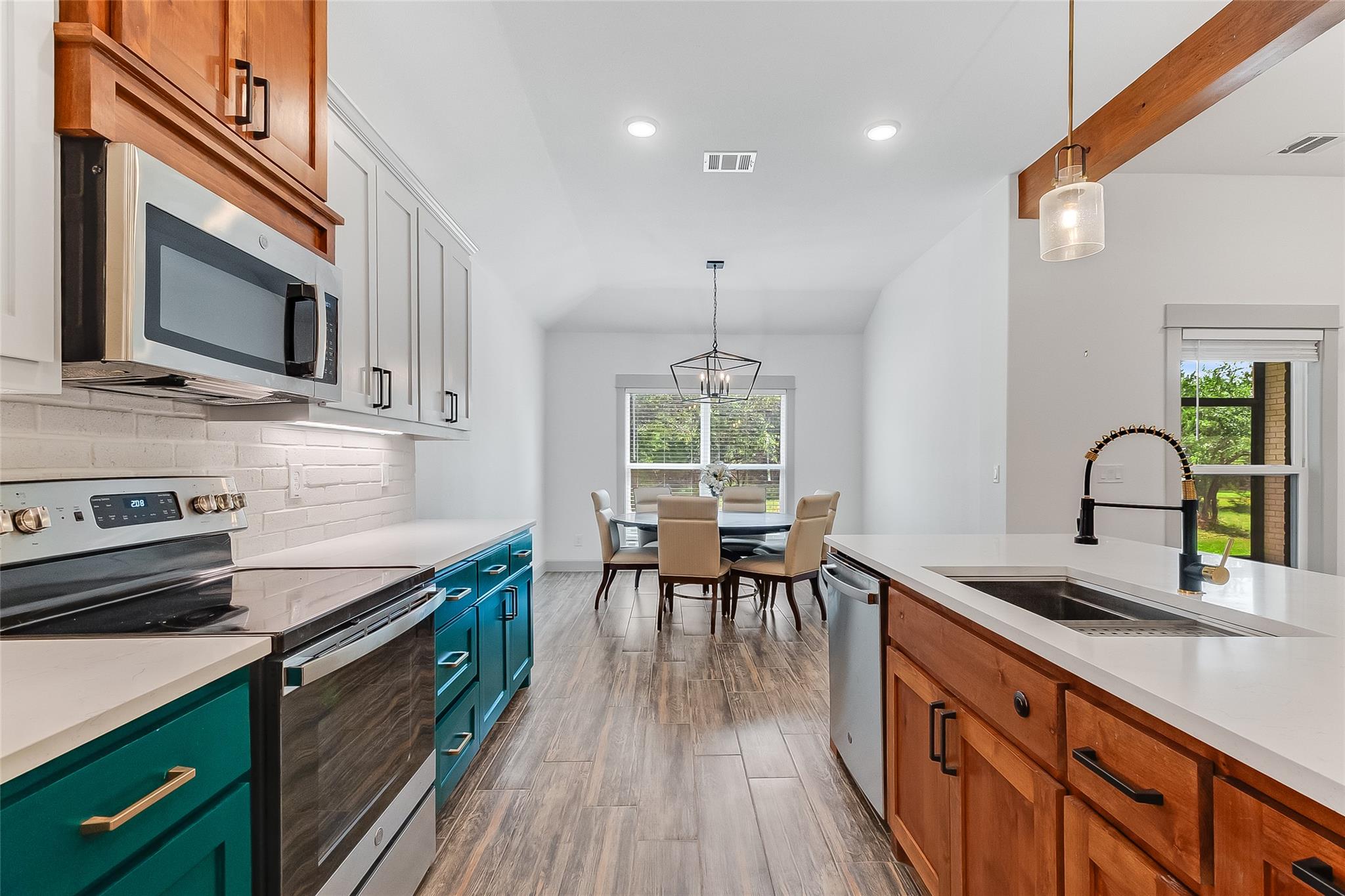 Image 11 of 34 For 825 County Road 3152