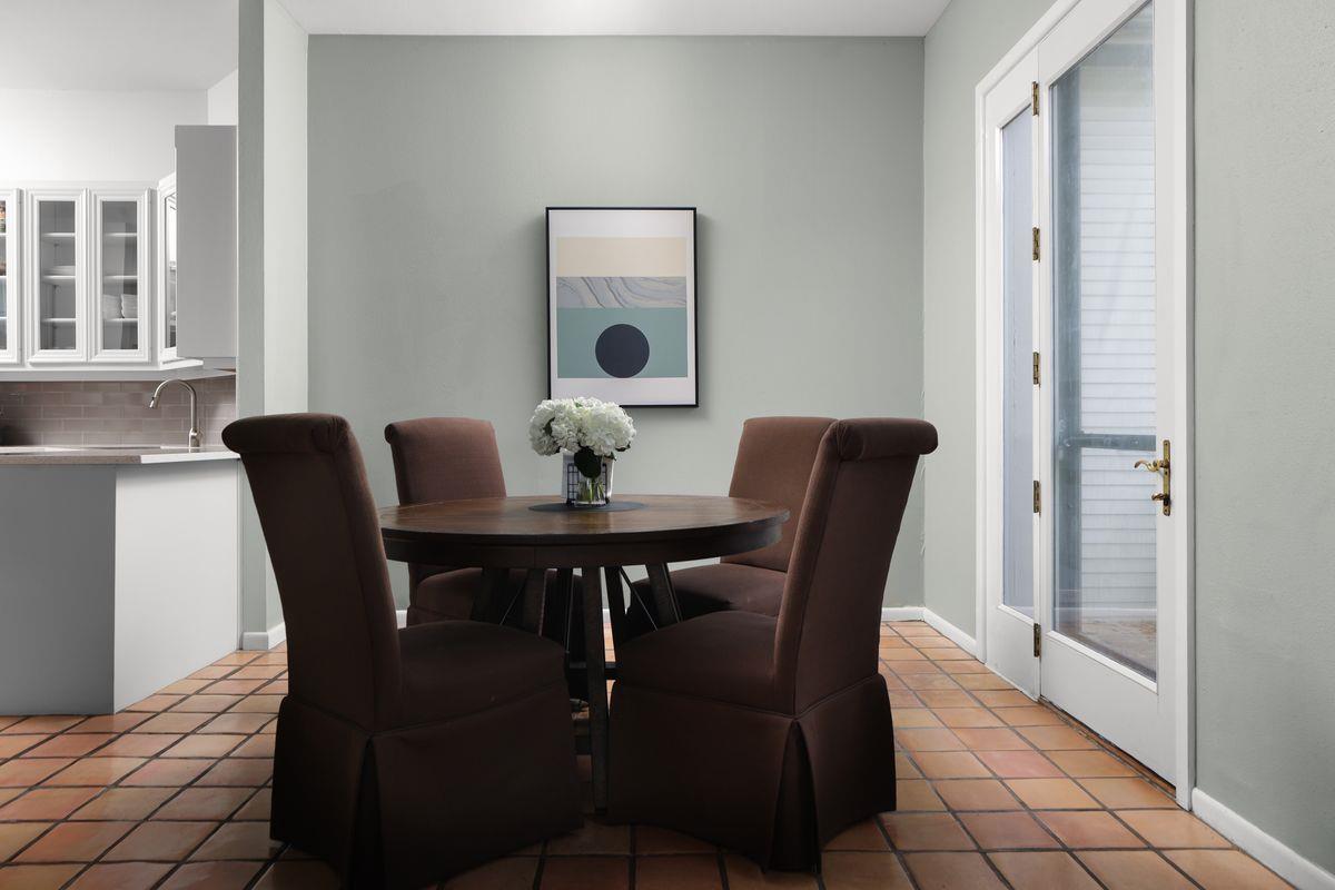 Image 11 of 30 For 2605 Stratford Dr