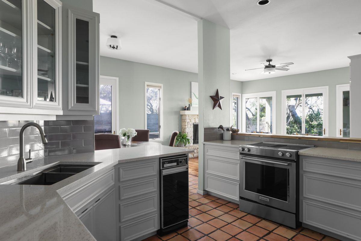 Image 15 of 30 For 2605 Stratford Dr