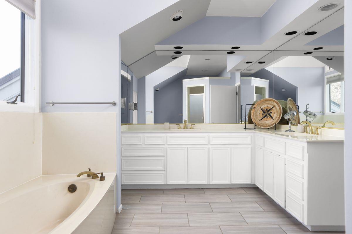 Image 18 of 30 For 2605 Stratford Dr