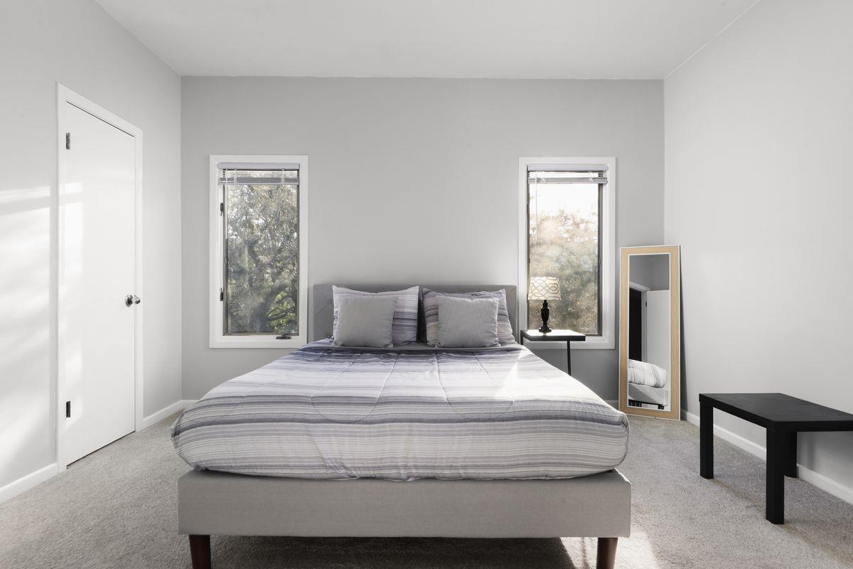 Image 19 of 30 For 2605 Stratford Dr