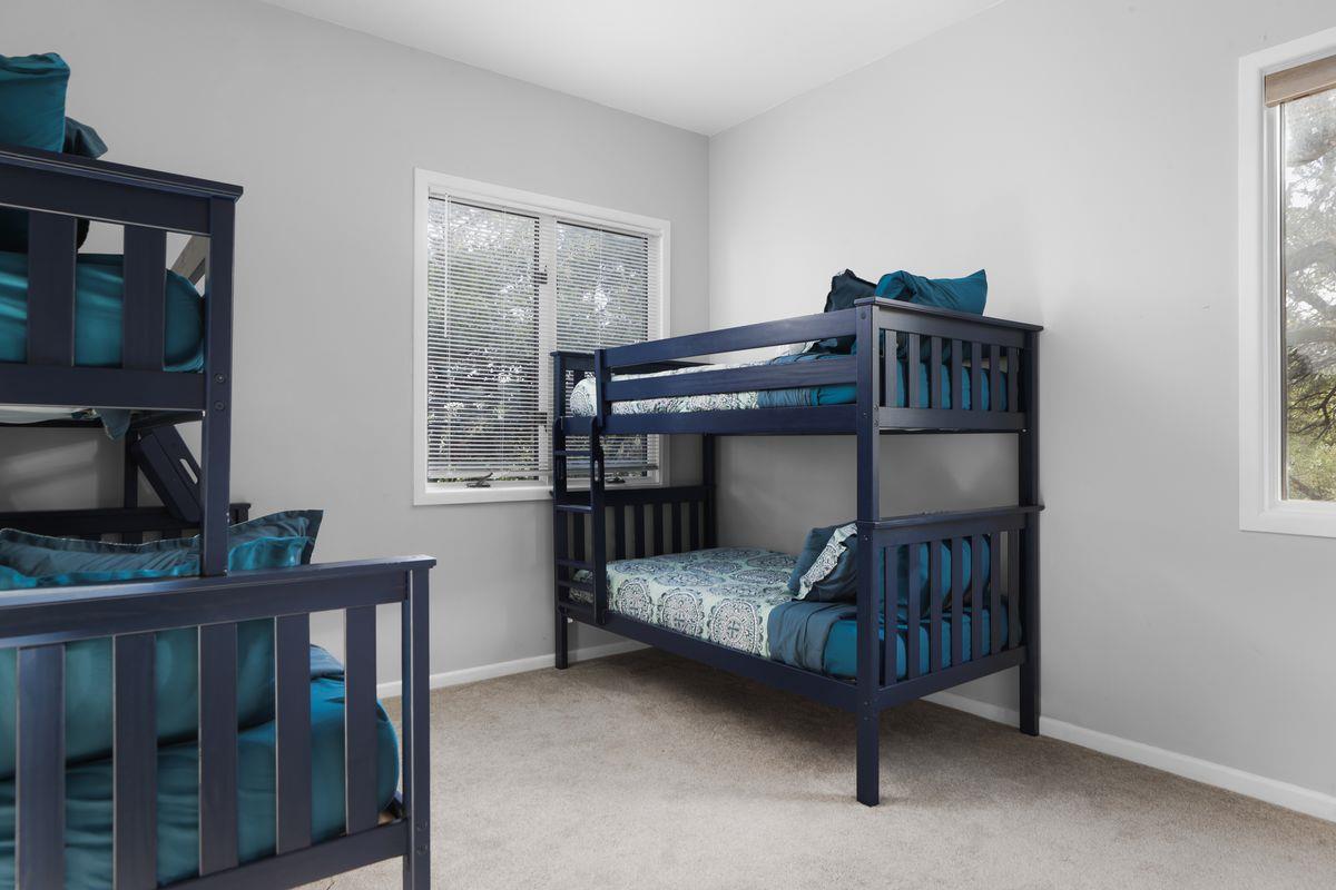 Image 23 of 30 For 2605 Stratford Dr