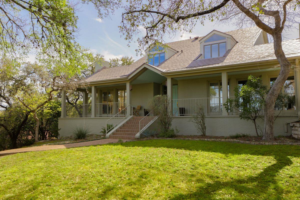 Image 3 of 30 For 2605 Stratford Dr