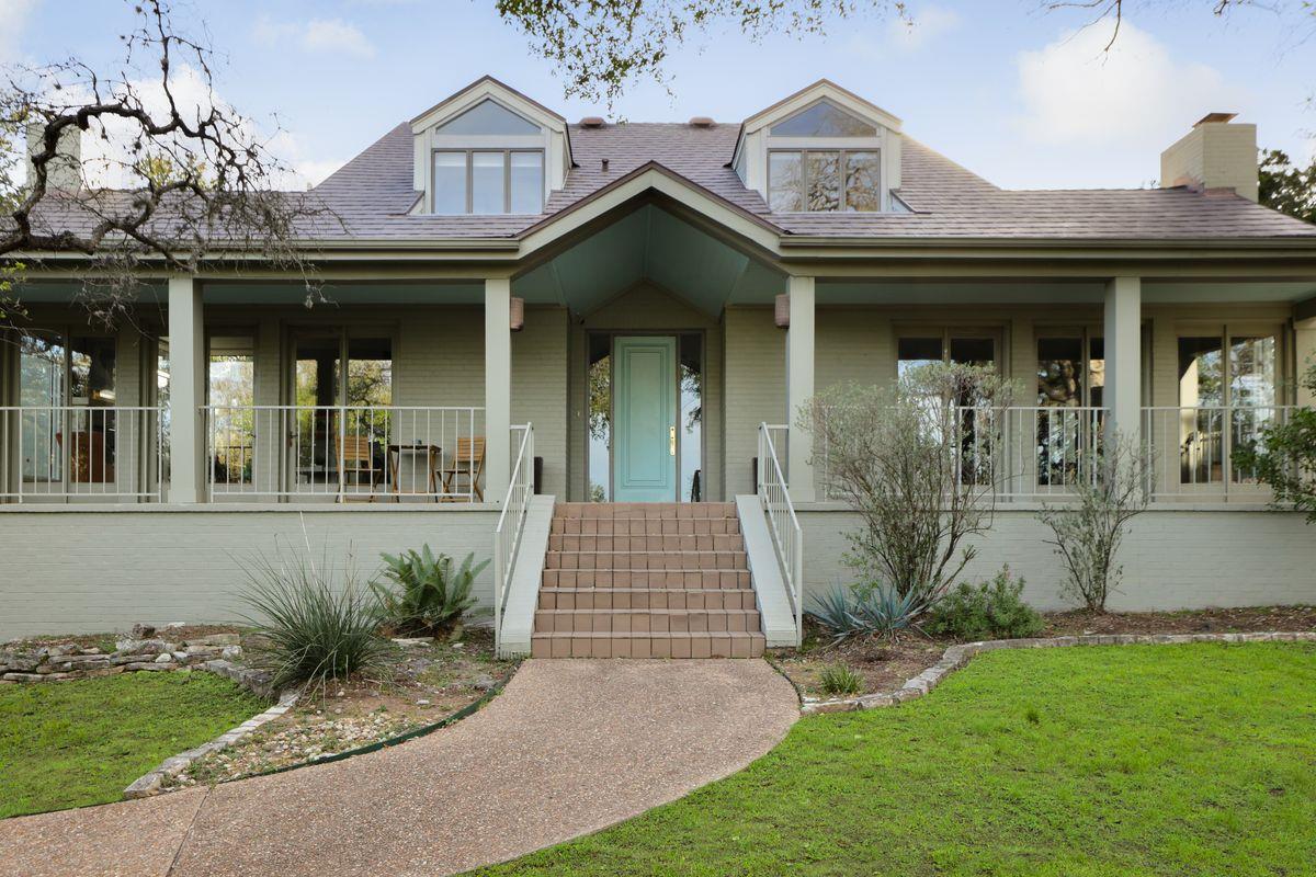 Image 4 of 30 For 2605 Stratford Dr