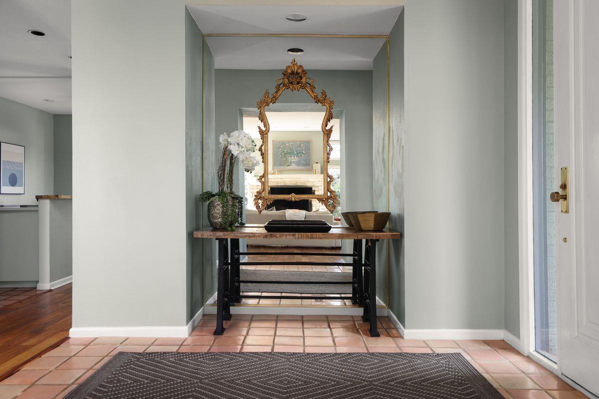 Image 5 of 30 For 2605 Stratford Dr