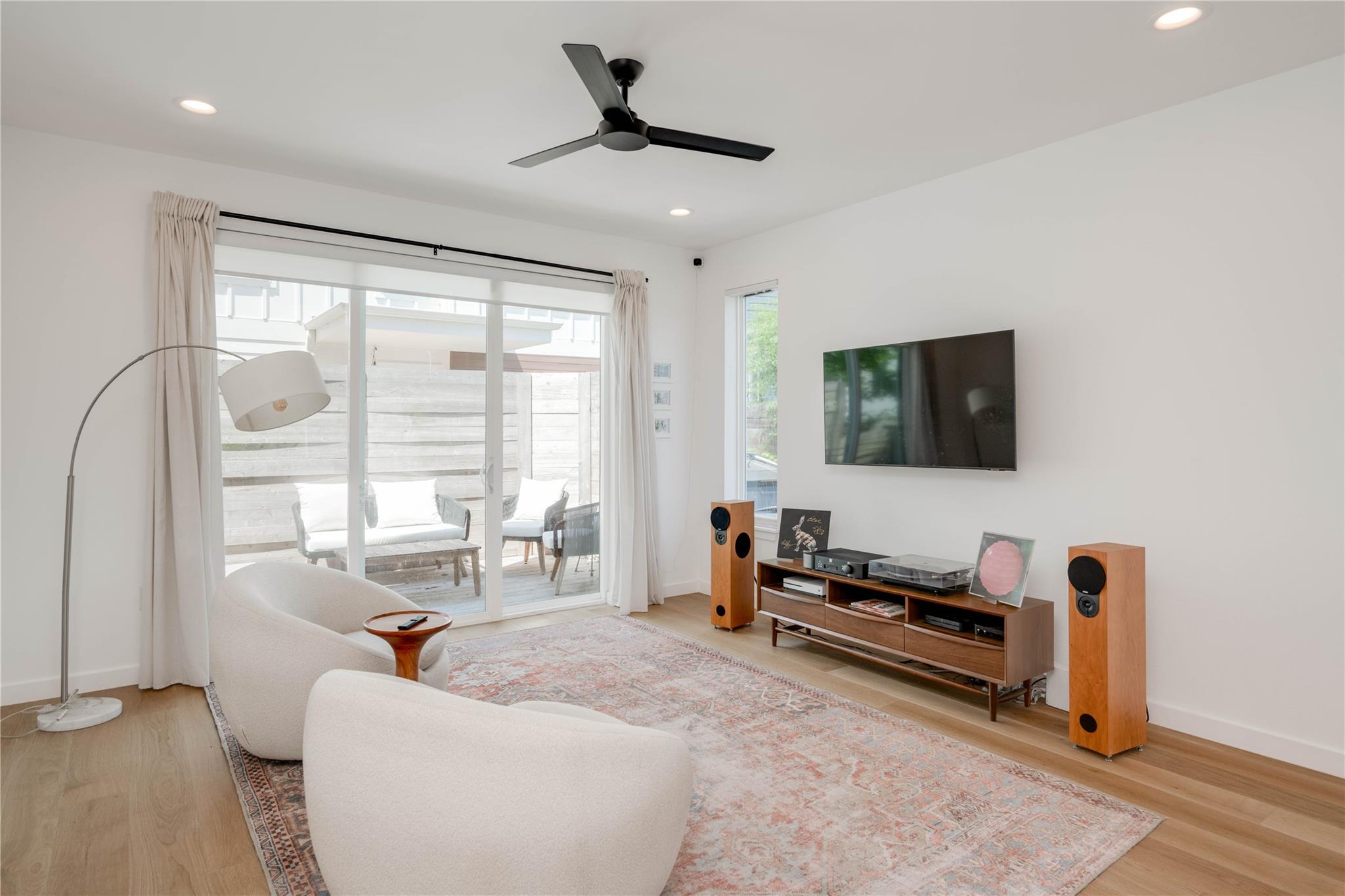 Image 11 of 37 For 1208 Luna St 1