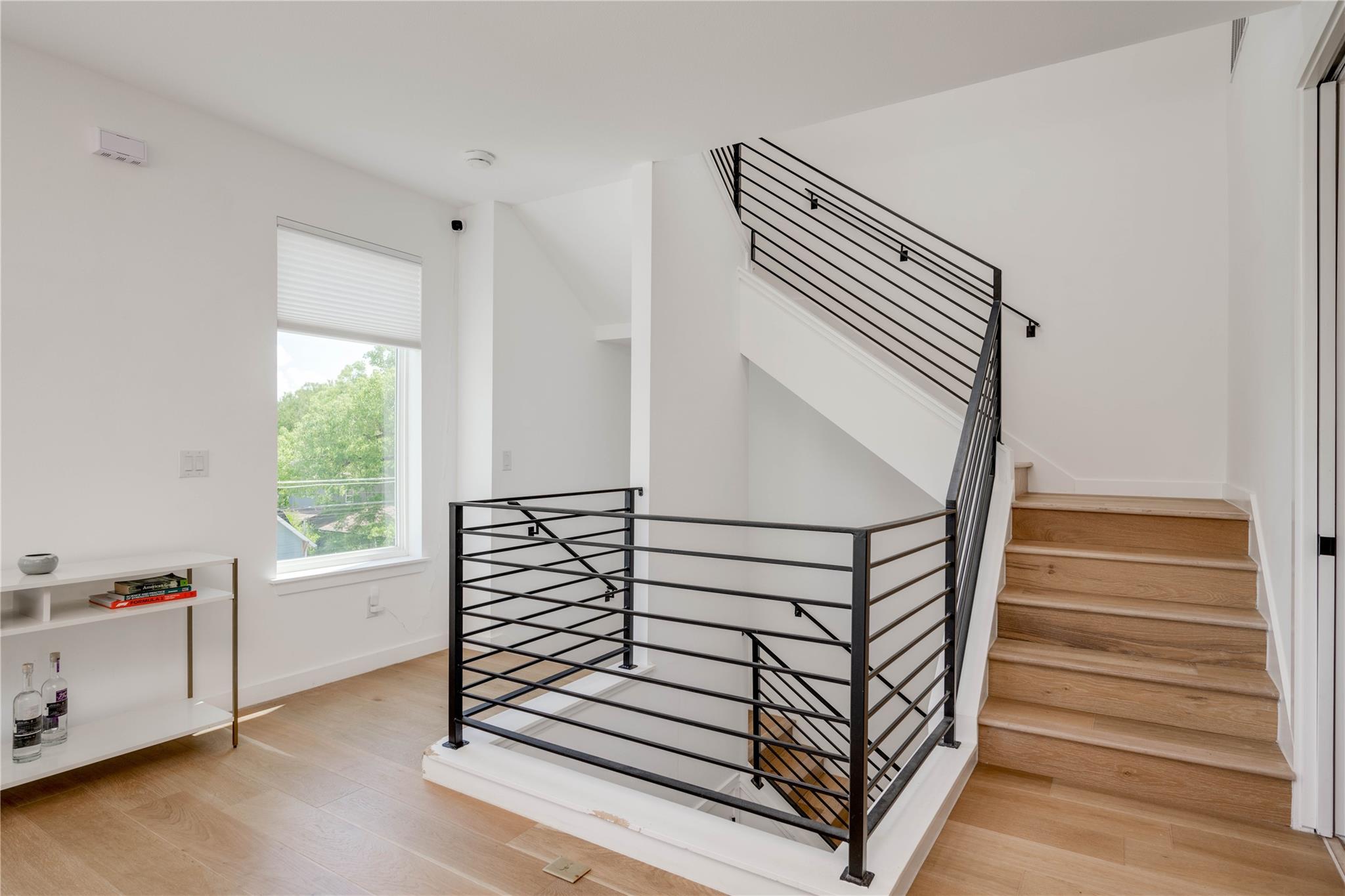 Image 13 of 37 For 1208 Luna St 1