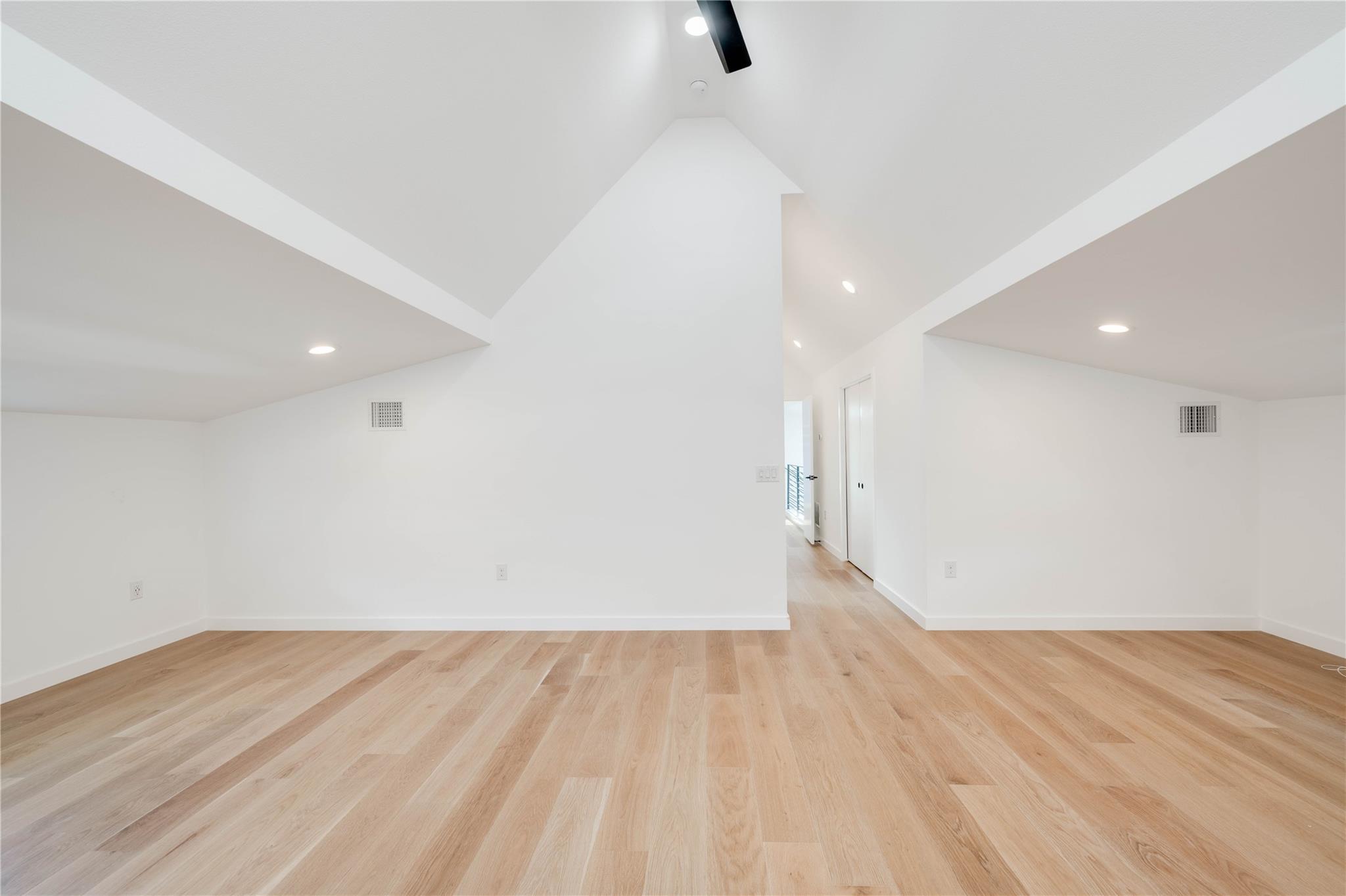 Image 25 of 37 For 1208 Luna St 1