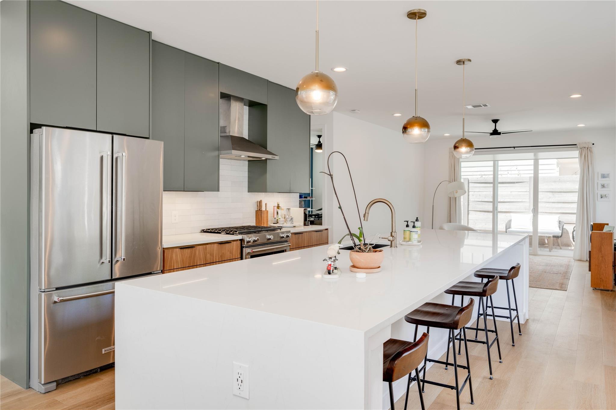 Image 3 of 37 For 1208 Luna St 1