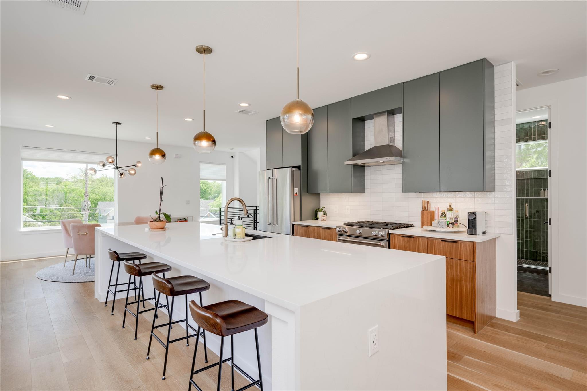 Image 4 of 37 For 1208 Luna St 1