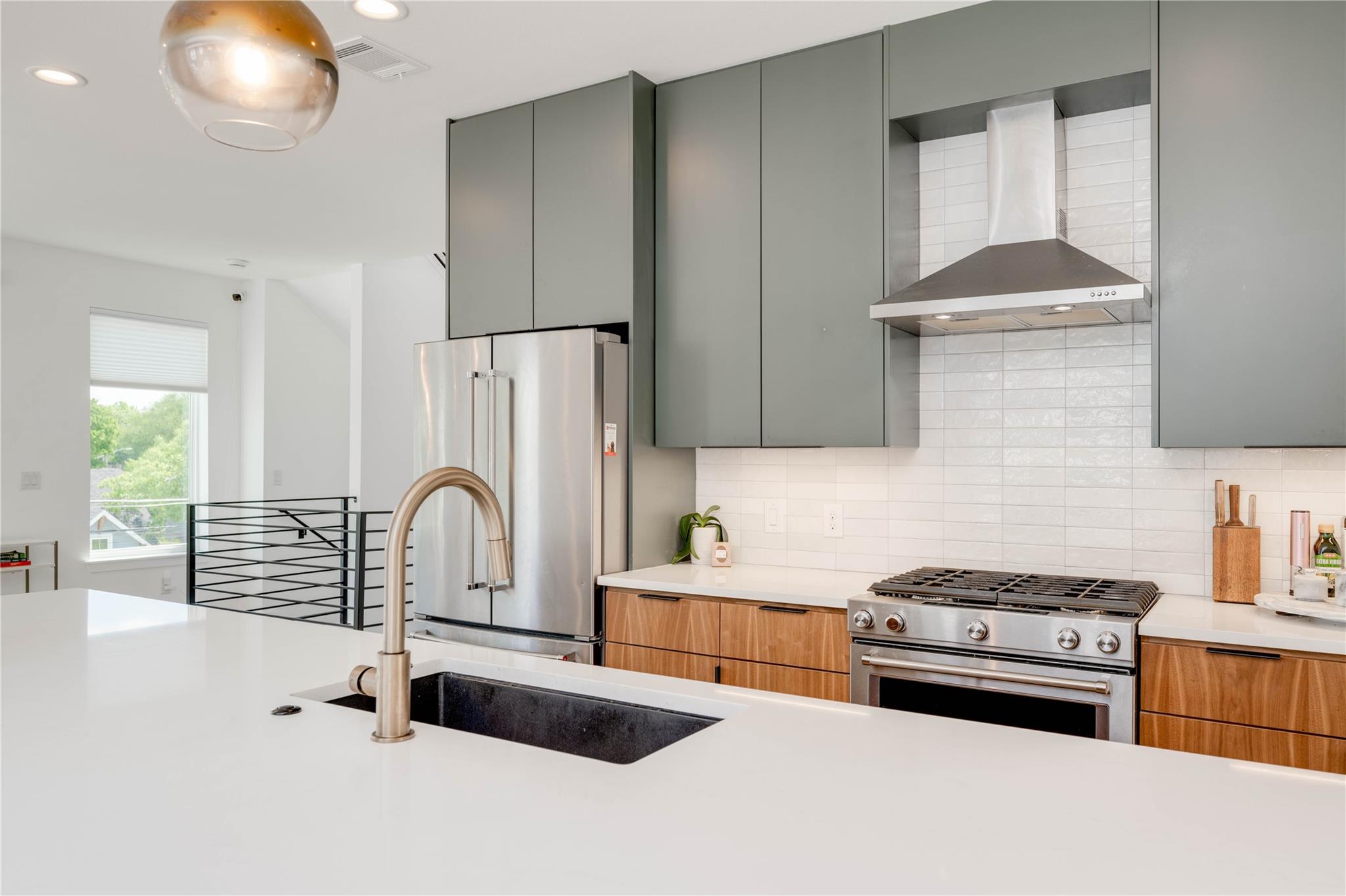 Image 5 of 37 For 1208 Luna St 1