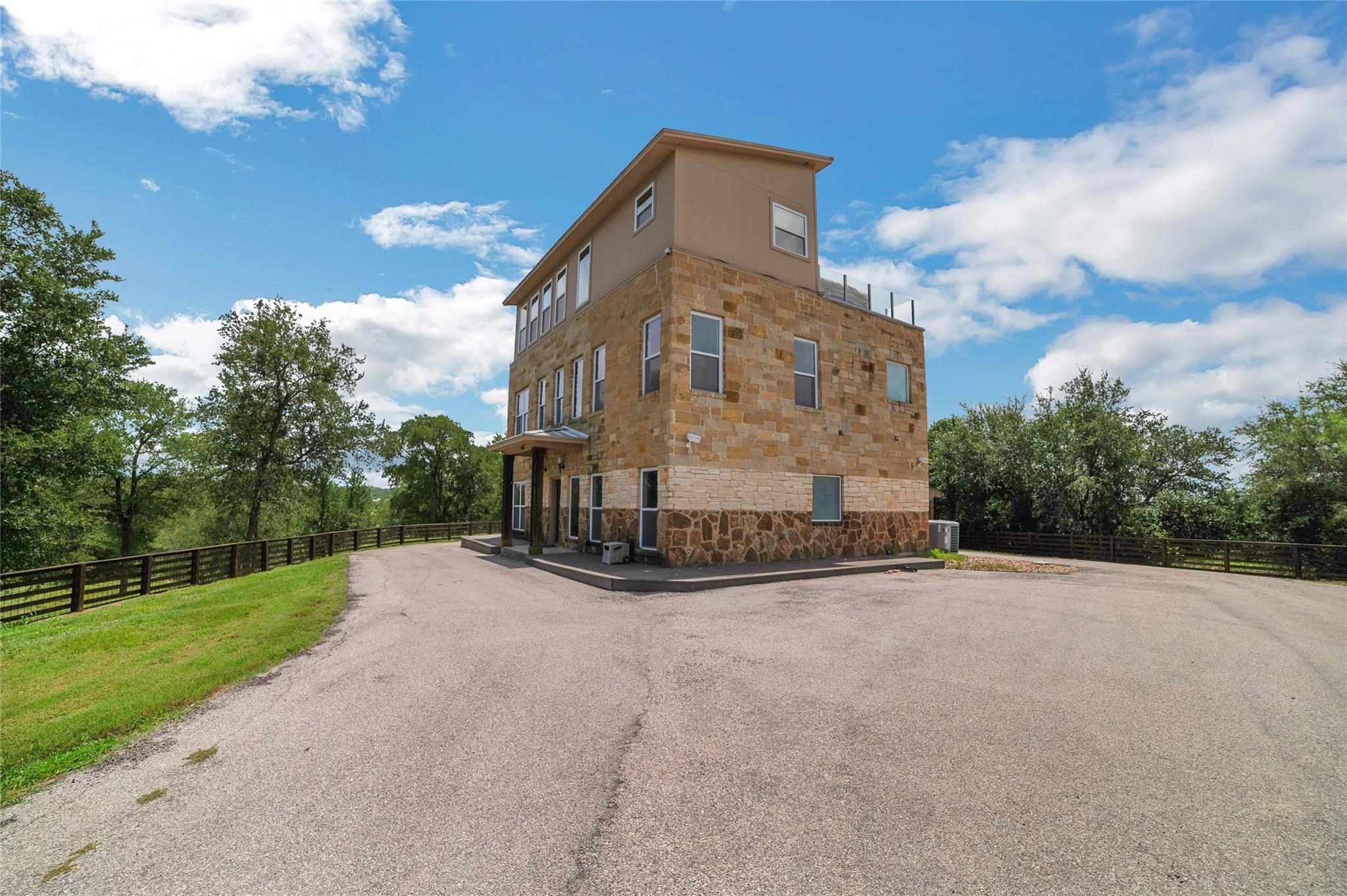 Image 11 of 39 For 520 Double Eagle Ranch Dr