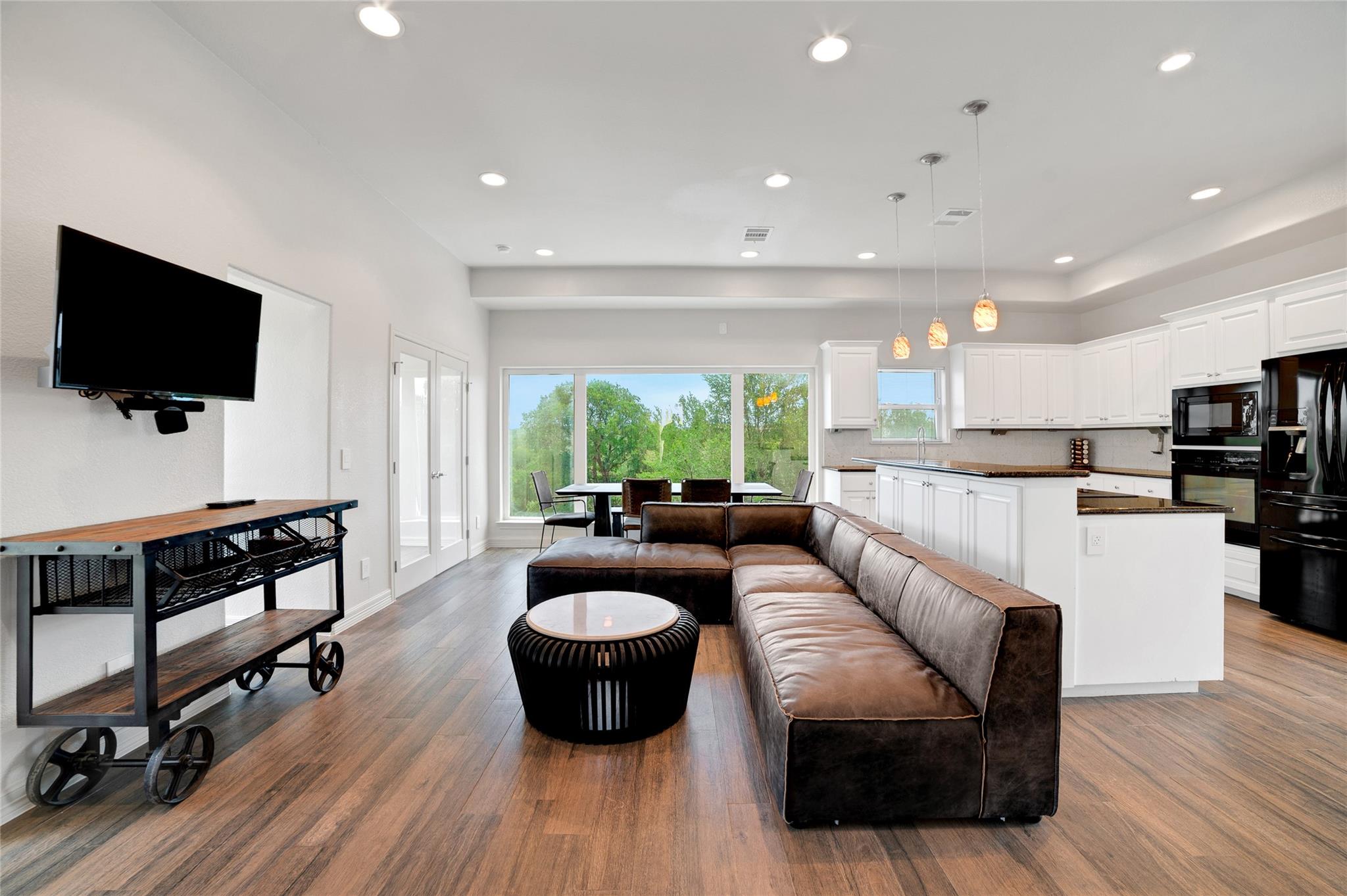 Image 14 of 39 For 520 Double Eagle Ranch Dr