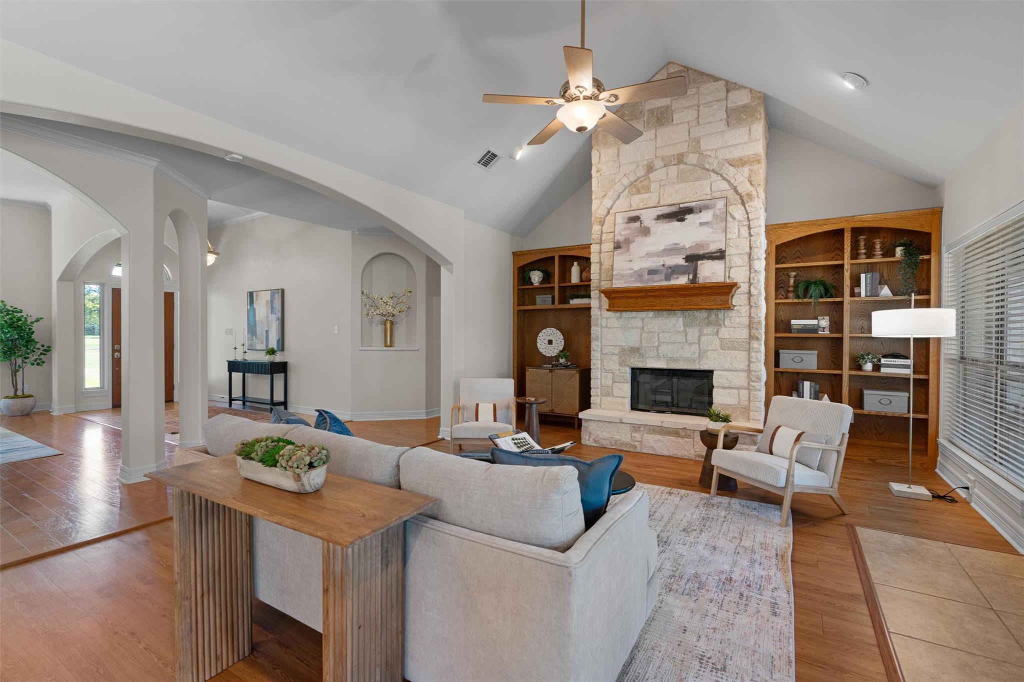 Image 11 of 40 For 130 Richards Dr